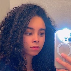 Meet your Posher, Yanirca